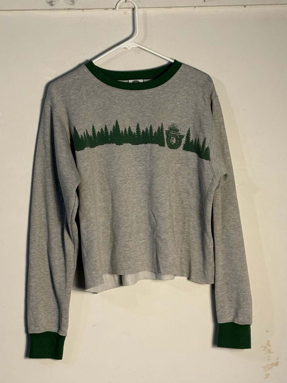 009-0148 Smokey Bear Cropped Crewneck Graphic Sweatshirt